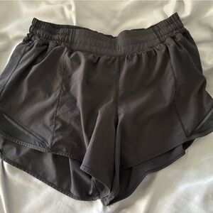 Lululemon size 8 hotty hot shorts 4 inch